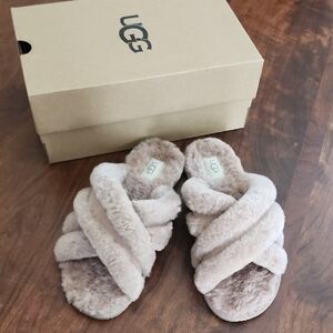 NIB UGG Plush Beige Cross-Band Slippers 8